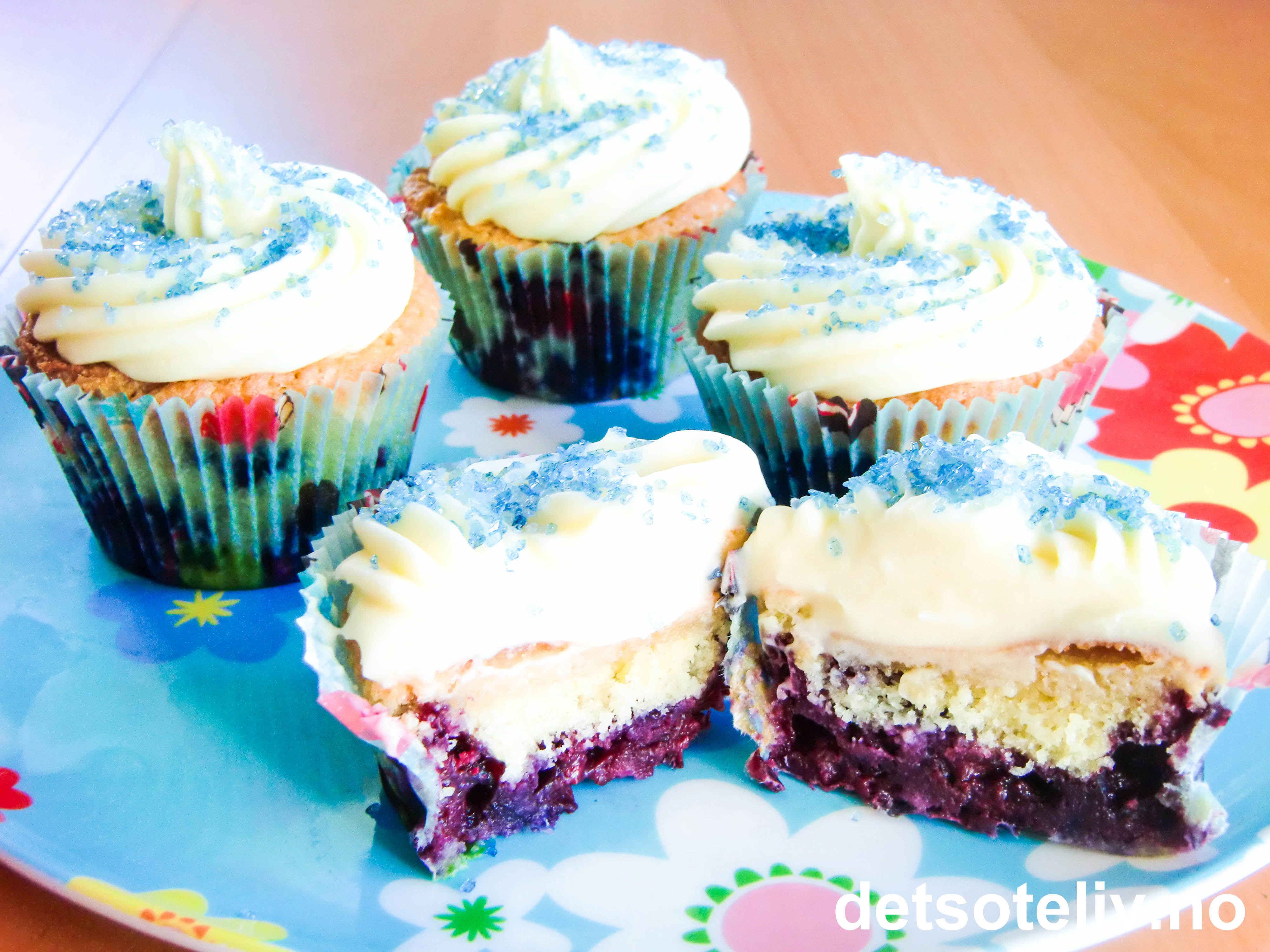 Blueberry Marzipan Cupcakes | Det søte liv