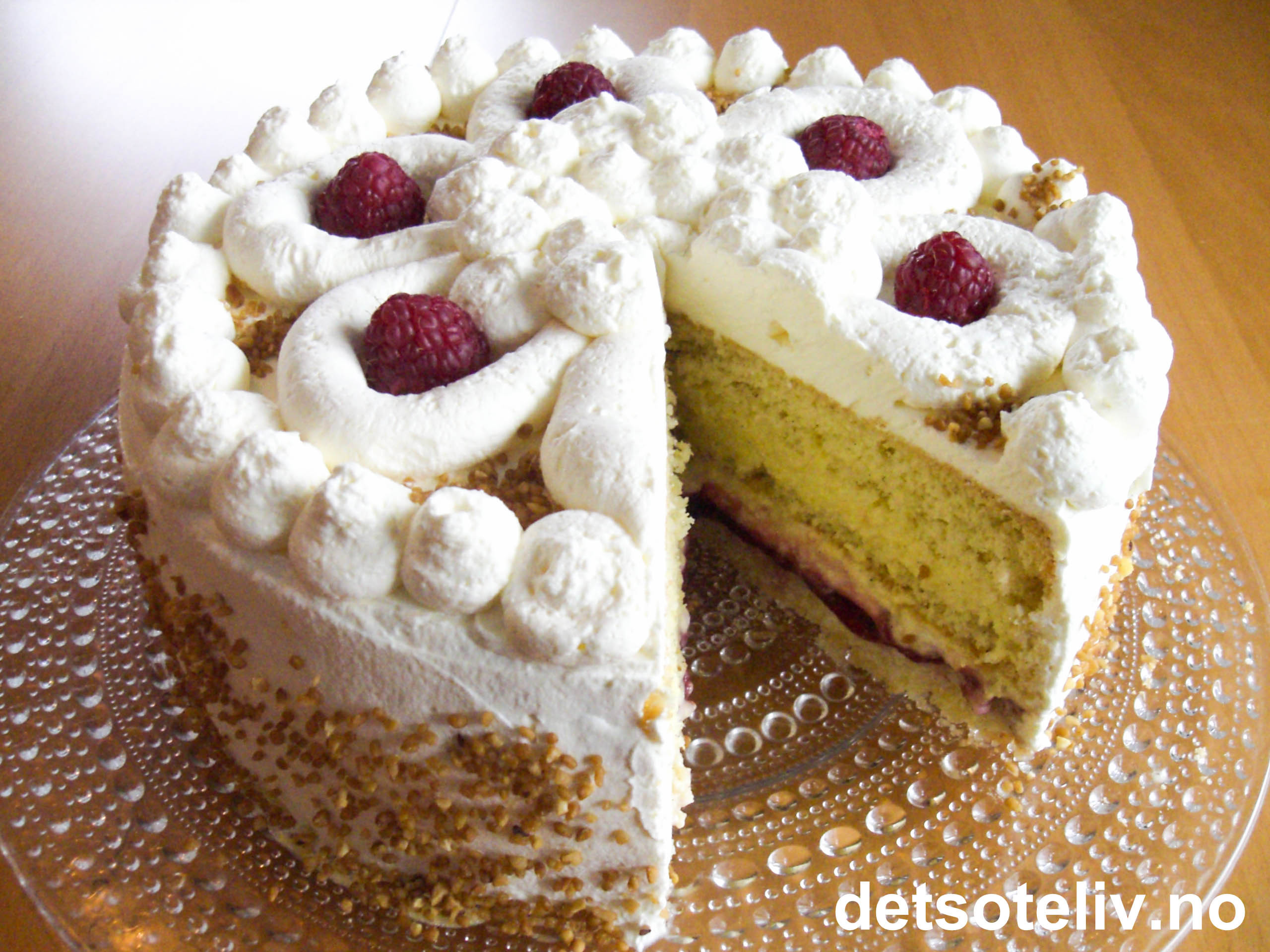 georginekake.jpg?itok=JbuX-SnP